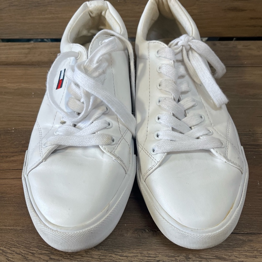 Tommy Hilfiger TWFLINT3-T White Faux Leather Sole sneaker US Women 10.5M